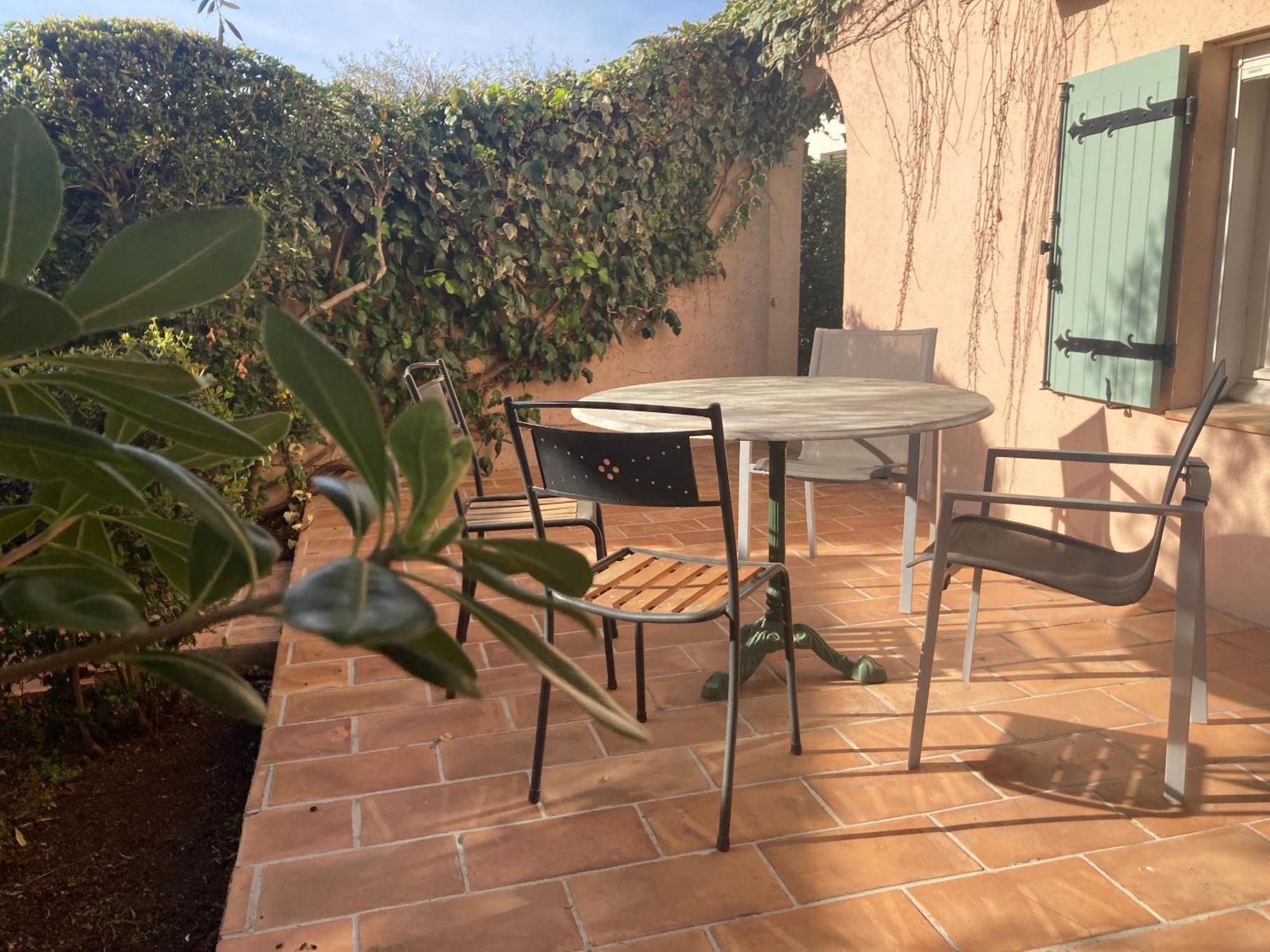Les Bougainvillees De Camargue Villetelle Room photo