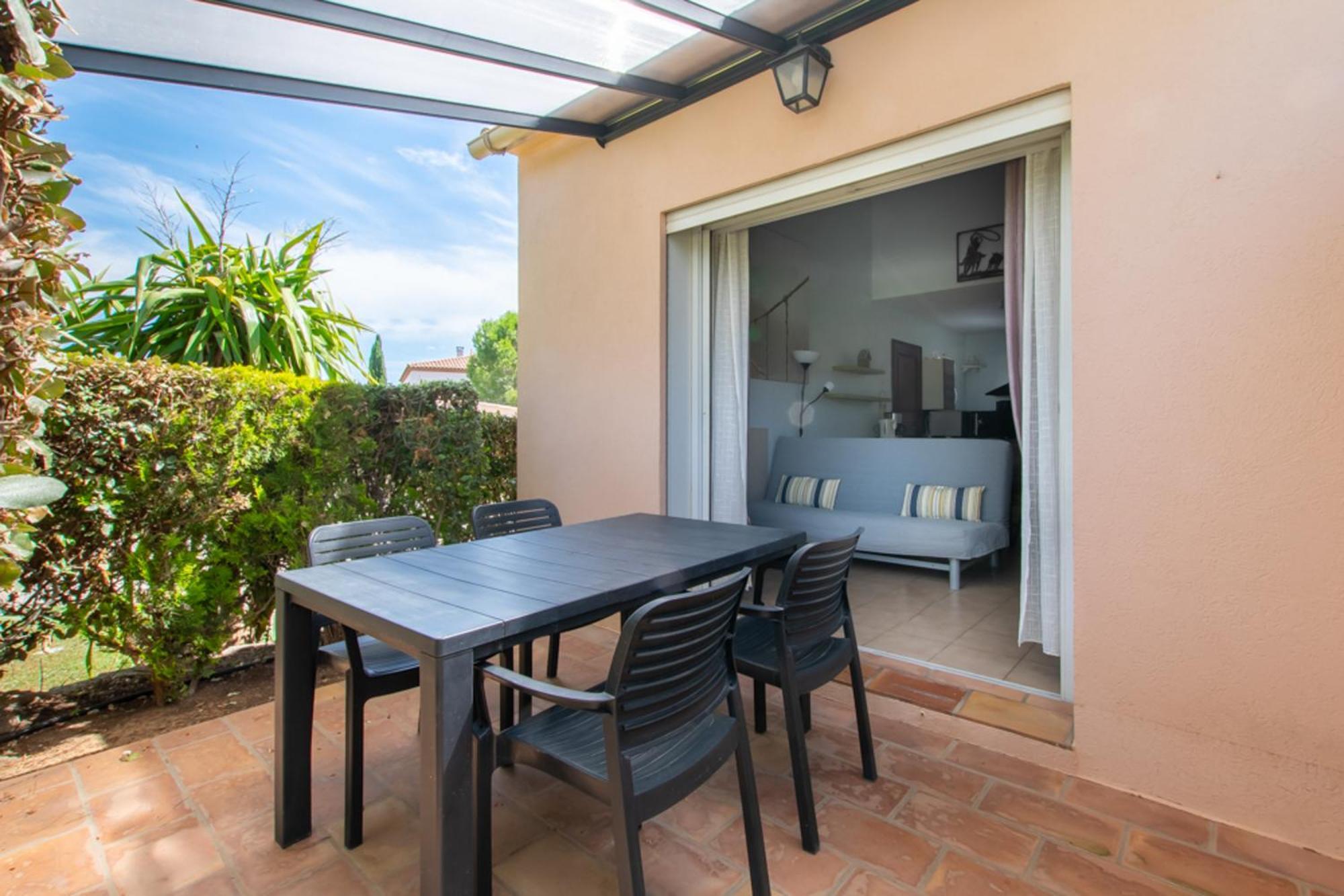 Les Bougainvillees De Camargue Villetelle Room photo